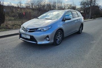 Toyota Auris 1.6i / Polski salon / Tylko 79 tys km przebiegu / Nawi