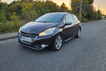 Peugeot 208 1.4i / Panorama dach / Skóra / II kpl kół