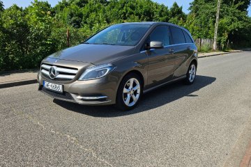Mercedes B 180 CDI  / Polski salon / Klima / Nawigacja